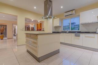 Pattaya Luxury 4BR Pool Villa-BBQ, Karaoke & Pool Table for Families & Group of Travellers - 1