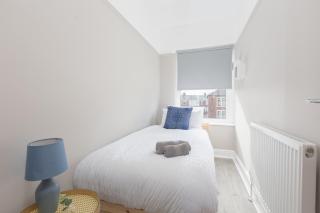 Charles Alexander Short Stay - Ansdell House - 6