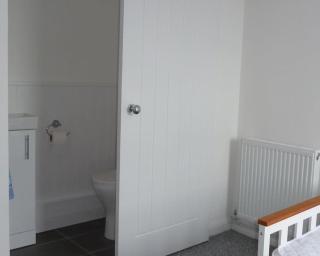 The Getaway - Modern 2 Bedroom Brixham Bungalow with sea peeps - 5