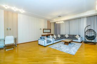 Building Ferrari İn Front Port Baku - 7