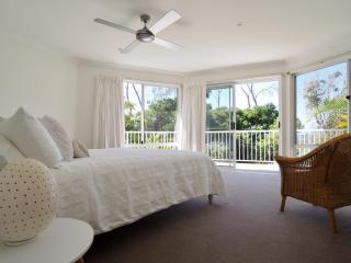 Beachfront Retreat - Ducted Air - Free Wifi - Coffs Harbour - 2