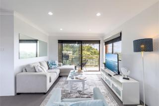 Intrepid 11 Absolute Beachfront Bliss - Shoal Bay - 3