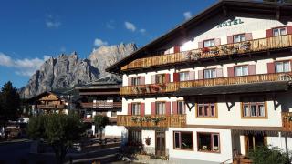 Hotel Bellaria - Cortina d'Ampezzo - Cortina dʼAmpezzo - 0