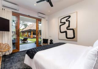 Villa Wolfe by Villa Finder - Seminyak - 9