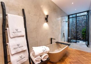 Villa Wolfe by Villa Finder - Seminyak - 3