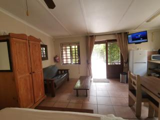 Tourist Lodge Gansbaai - Gansbaai - 3