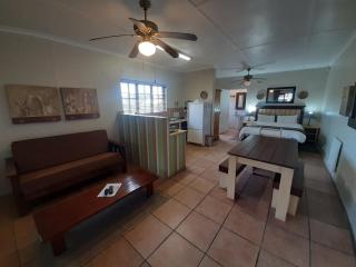 Tourist Lodge Gansbaai - 5