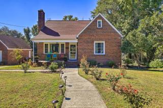 Convenient Jacksonville Home with Yard and Patio! - Jacksonville - 0