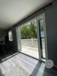 Golden Palm Resort - Palm Grove 3 - Pet friendly & WiFi - Meadow Lakes Caravan & Lodge Hire - Skegness - 5