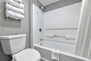 Motel 6-Oak Creek, WI - 4