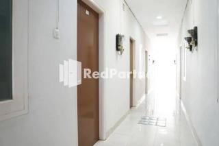 RedDoorz at Victory Homestay Karawaci - 2