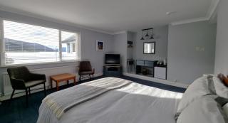 The Four Seasons Hotel - 1