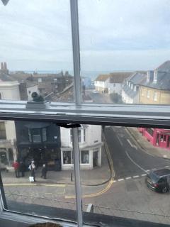 Top Floor Flat on Harbour Street with sea views - 6