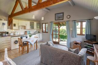 Beautiful Cottage With Stunning Views in Box - Box - 4