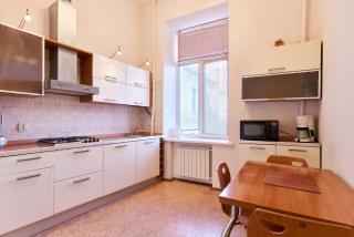 Просторі апартаменти, провулок Музейний 8Б - 3