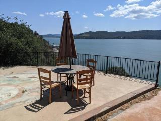 A lake, a mountain and the house with the red door - Clearlake - 1
