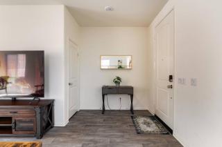 Spacious Modern Home in Sierra Lakes Fontana - 8