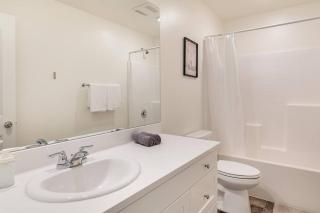 Spacious Modern Home in Sierra Lakes Fontana - 5