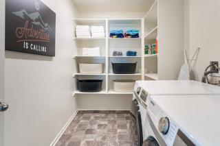 Spacious Modern Home in Sierra Lakes Fontana - 3