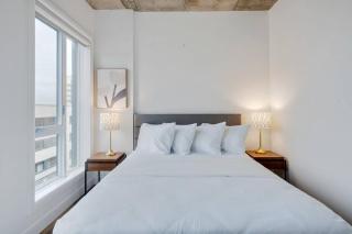 Initial / Fleuriste +Parking / Centre-ville Qc - 2