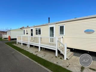 Palm Grove 2- Golden Palm - Pet friendly, WiFi, bed linen, central heating - Meadow Lakes Caravan & Lodge Hire - Chapel Saint Leonards - 3