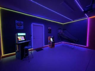 7-bed w Pool, Game Room and Free Resort Access - 5