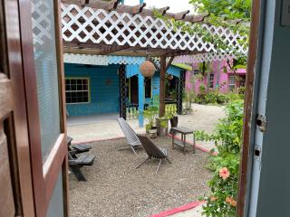 Sea n sun Guest House - Caye Caulker - 2