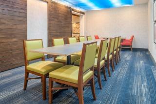 Holiday Inn Express & Suites Macon - I-475 by IHG - Macon - 1