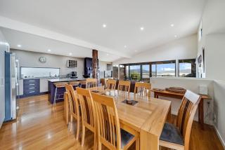 Ned Kelly's Retreat - Stunning 3BR Townhouse l Lake Views l WiFi l BBQ - Cataratas de Vitória - 4
