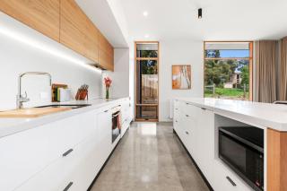 REFRESH at Lonnie - 7