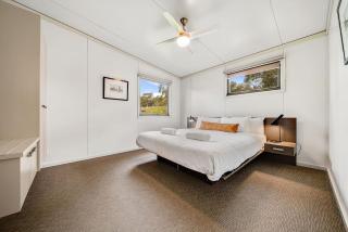 Ecocrackenback 8 Sustainable Accessible chalet. - 2