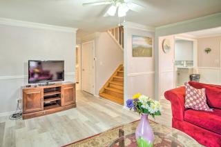 Picturesque Kennesaw Home with Private Backyard - 4