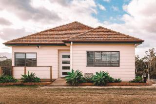 Cooranbong Farm Stay-7 Bedrooms Cottage with Pool and Tennis Court - 1