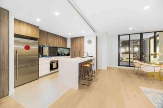 Luxury 3 Bedroom Apartment in Ryde - 2