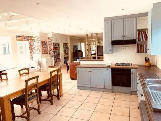 Hermanus 3 Bed Home King Bed with pool walk to sea - 3