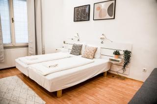 Stylish and Spacious ! Central location Kazincy Netflix - Budapest - 8