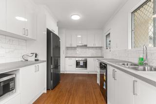 KozyGuru / Carindale / Immaculate 3 Beds Holiday Home QCA061 - 3