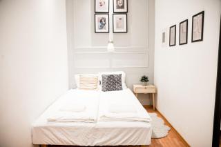 Stylish and Spacious ! Central location Kazincy Netflix - Budapest - 2