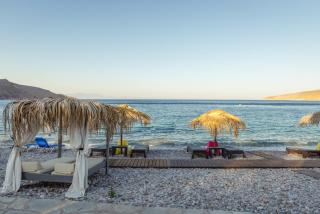 Uno Beachfront Suite - Livadia - 3
