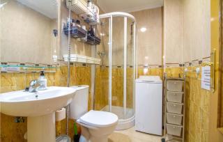 Awesome Apartment In Torrevieja - 6
