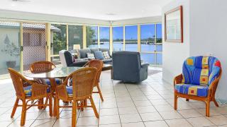 Blue Mariner, 16 Mariners Way - Yamba - 7