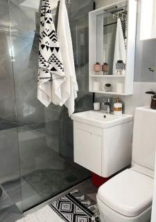 Modern & Rustic Apartment - City Center. - Pristina - 8
