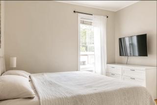 Lovely Family Friendly Home- Free Parking - 2