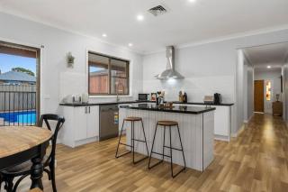 The Ultimate holiday home with resort style pool. - 6