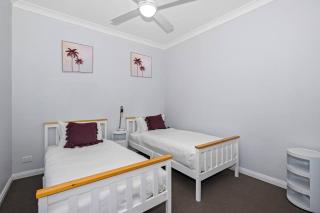 The Ultimate holiday home with resort style pool. - 5