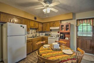 Quaint Hinton Hideaway - Hunt and Fish Nearby! - - 2
