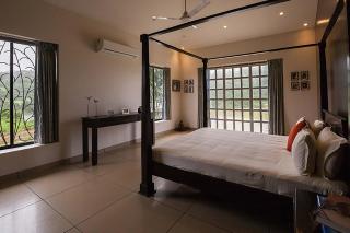 StayVista's Shivom Villa 12 - A Serene Escape with Views of the Valley and Lake - Lonavla - 2