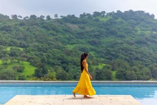 StayVista's Shivom Villa 12 - A Serene Escape with Views of the Valley and Lake - Lonavla - 5