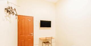 RedDoorz near BG Junction Surabaya - Surabaya - 9
