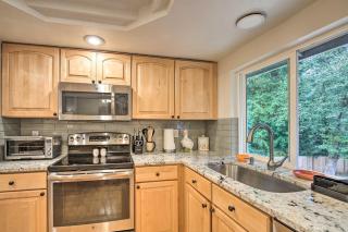 Spacious Kent Getaway with Yard, Deck and Grill! - 1